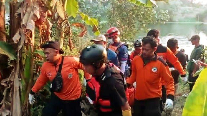 Pria Asal Mojokerto Terjun ke Sungai Brantas di Jombang, Jasadnya Ditemukan Tertutup Eceng Gondok