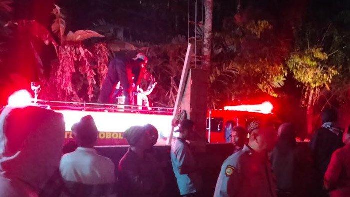 1 Truk dan 2 Motor Terkunci di Garasi, Kebakaran Garasi Milik Kades di Probolinggo Telan Rp 250 Juta