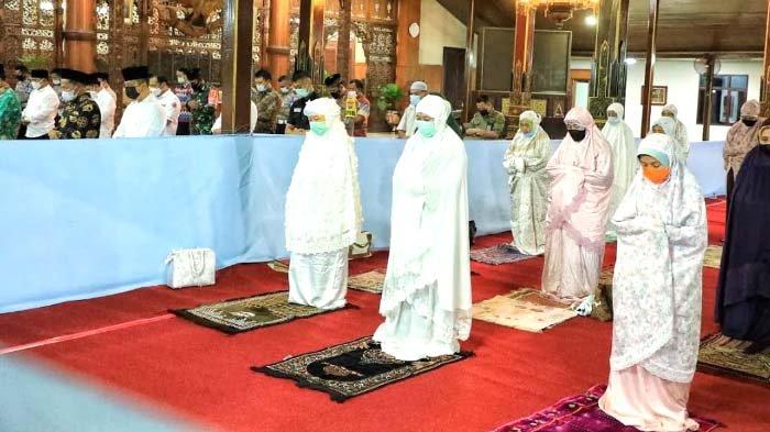 Bolehkah Ibadah Sholat Tarawih Sendiri di Rumah? Begini Penjelasan Hukum dan Bacaan Niatnya