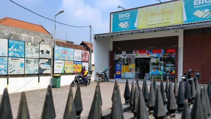 IBU KOTA BARU MOJOKERTO - Lahan dan tempat usaha milik Jefry di Jalan Raya Raden Wijaya Dusun Kemloko, Desa Jotangan, Kecamatan Mojosari yang terdampak pemindahan pusat ibu kota baru Mojokerto, Kamis (4/6/2026).