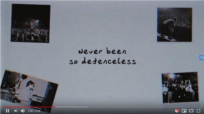 Lirik Lagu Defenceless - Louis Tomlinson dan Terjemahan Bahasa Indonesia, Single dalam Album Walls