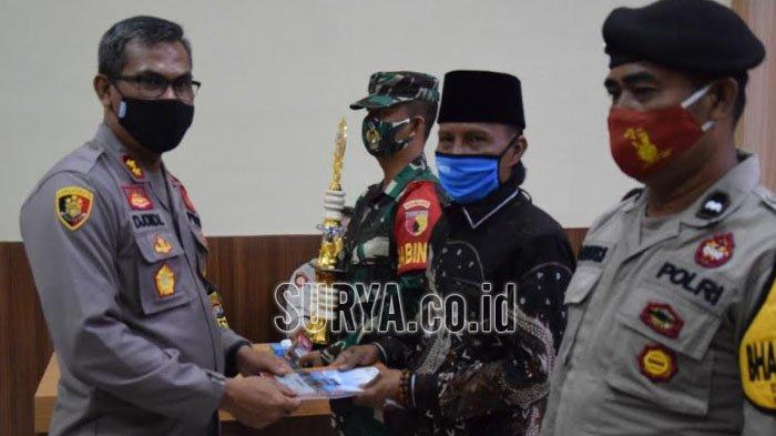 Kapolres Pamekasan Beri Penghargaan Tiga Desa yang Menang Lomba Kampung Tangguh Semeru