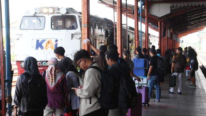 Ada 115.613 Orang Naik KA di Daop 7 Selama Libur Nataru, Naik 19 Persen Dibandingkan Tahun Lalu