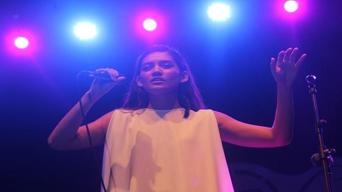 Monita Tahalea : Menyanyi Itu Bercerita