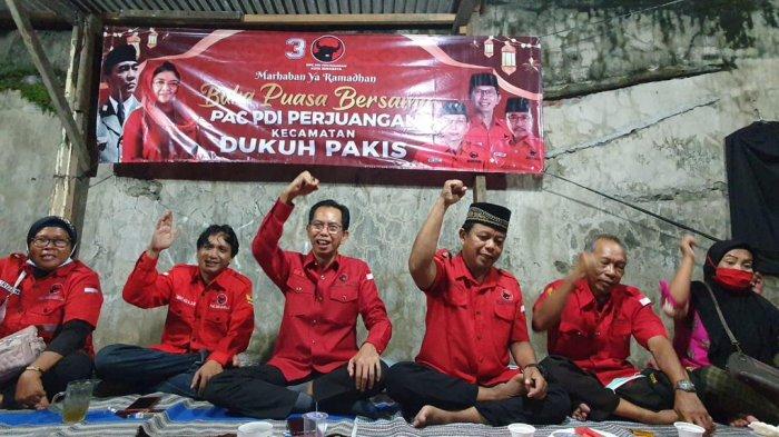 Bukber di Kawasan Perkampungan Surabaya, Adi Sutarwijono Minta Kader PDIP Ngegas Kerja Kerakyatan