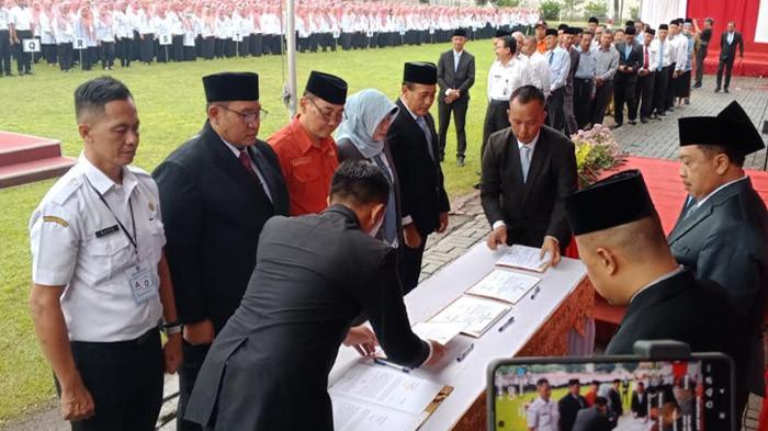 Bersamaan Pelantikan 4.101 PPPK Paruh Waktu, Hujan Tandai Berakhirnya Era Pegawai Non-ASN di Jombang