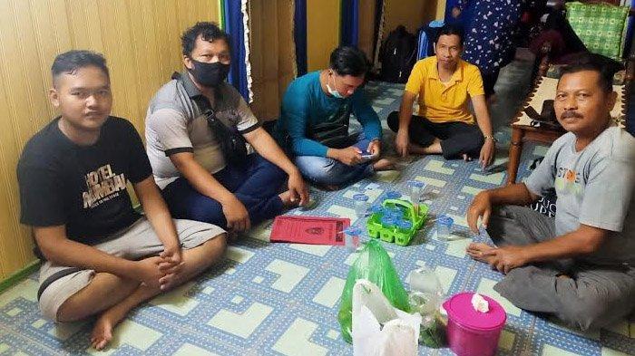 Suasana penangkapan pelaku fetish kain jarik di Kalimantan Tengah. 