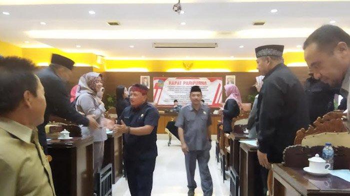 Bupati Marhaen 'Wariskan' KUA-PPAS APBD 2024, Berpamitan ke DPRD Nganjuk Usai Ikuti Paripurna
