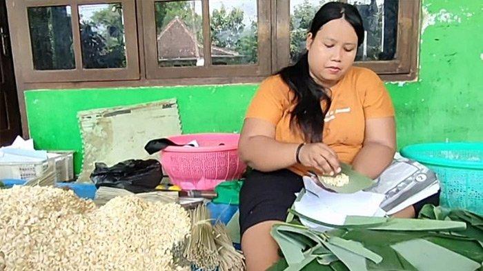 Keluhkan Harga Kedelai yang Tinggi, Perajin Tempe di Kota Madiun Terpaksa Naikkan Harga Dagangan