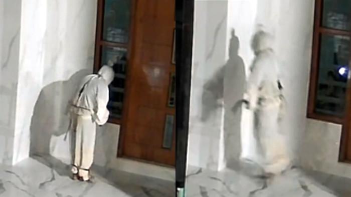 POCONG BERCELURIT - Sosok pocong bercelurit yang diperagakan seorang pemuda berinisial SF asal Desa Mrandung, Kecamatan Klampis, Kabupaten Bangkalan, Madura, Jawa Timur, terekam CCTV rumah warga. SF kemudian meminta maaf pada Senin (1/6/2026) ini, dan mengaku bahwa maksud berpakaian pocong sebatas untuk kebutuhan konten di meda sosial.