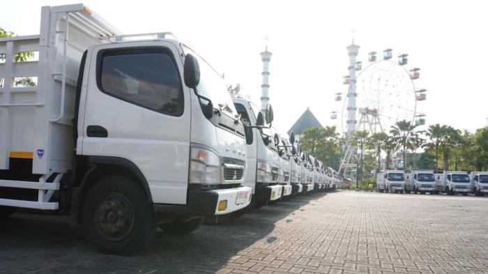 TRUK KDKMP - Koperasi Desa/Kelurahan Merah Putih (KDKMP) di Kabupaten Lamongan, Jawa Timur, menerima dukungan 50 unit armada truk roda enam untuk memperkuat distribusi usaha berbasis kearifan lokal.