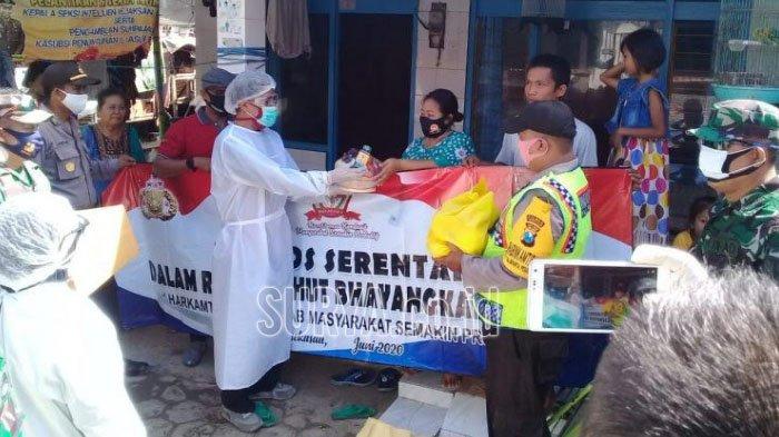 Polsek Tlanakan Pamekasan Bagikan Sembako Gratis untuk Warga yang Sembuh dari Covid-19