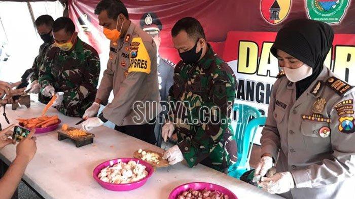 Selama Ramadan, Polres Pamekasan Sediakan Ratusan Nasi Kotak untuk Buka dan Sahur Warga