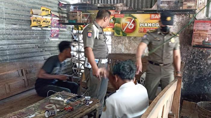 Razia Gabungan di Madiun, Satpol PP Kaget Temukan Alat Kontrasepsi di Dompet Pelajar SMA