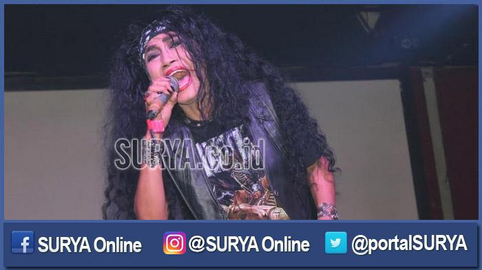 Tampil Dini Hari, Lady Rocker Sylvia Saartje Tetap Prima Meski Usia Menginjak 59 Tahun