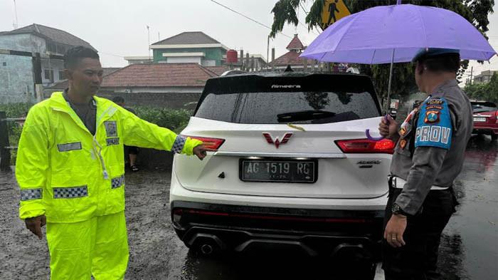 Sopir Wuling Penabrak 5 Motor Di Kediri Baru 18 Tahun, Polisi Selidiki Pengaruh Alkohol Atau Narkoba