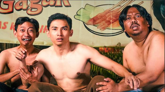 Pesugihan Sate Gagak, Film Tentang 3 Sahabat yang Janjikan Tawa Sekaligus Bikin Merinding