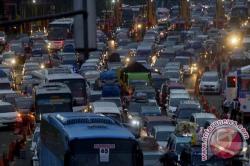 Arus Tol Cikampek-Jakarta Padat Hingga Km 42