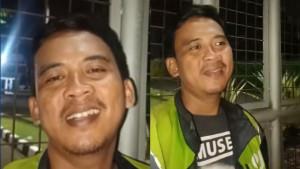 2-Rezeki-Nomplok-Chandra-Setiawan-Sopir-Ojol-Viral-Gara-gara-Video-Nyanyi-di-Luar-Venue-Konser-Muse.jpg