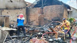 7-rumah-Jember-terbakar.jpg
