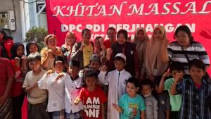 AKSI-SOSIAL-Mantan-Wali-Kota-Surabaya-dan-juga-Ketua-DPP-PDI-Perju.jpg