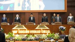 AS-ANGGARAN-Rapat-Paripurna-DPRD-Jatim-dengan-ag.jpg