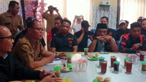 AUDIENSI-Ormas-di-Lamongan-menggelar-audiensi-bersama-Badan-Kesatuan-Ban.jpg