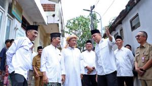 AUDIT-Wali-Kota-Surabaya-Eri-Cahyadi-meninjau-proses-audit-kekuatan-struktur-bangun.jpg