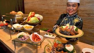 AYAM-BARICA-Hotel-Santika-Pandegiling-Surabaya-kembali-memperkenalkan-in.jpg