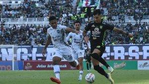 Aksi-Bruno-Moreira-di-laga-Persebaya-Surabaya-vs-Borneo-FC-di-Liga-1-sss.jpg