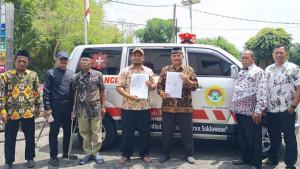 BANTUAN-AMBULANS-DPD-LDII-Lamongan-memberikan-bantuan-mobil-amb.jpg