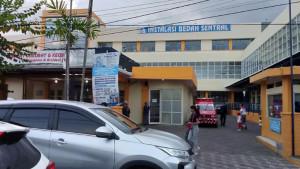 BERDUKA-Keluarga-korban-menunggu-di-RS-Bina-Sehat-Jember-Jawa-Ti.jpg