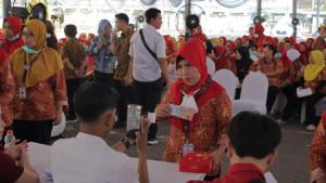 BLT-CUKAI-ROKOK-Pemkot-Surabaya-menyalurkan-Bantuan-Langsung-T.jpg