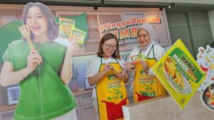 BUMBU-INSTAN-Lany-Cucu-VP-Marketing-PT-Megasurya-Mas-kiri-s.jpg