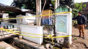 Balita-Blitar-Meninggal-Diduga-Tersetrum-di-Gardu-Listrik-01-24102025.jpg