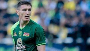 Bek-Persebaya-Surabaya-Slavko-Damjanovic-saat-tampil-di-laga-lawan-Arema-FC.jpg