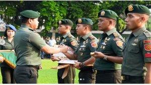 Berhasil-Tangkap-4-Tokoh-KKB-Papua-Prajurit-Kostrad-Dapat-Penghargaan-Letjen-TNI-Maruli-Simanjuntak.jpg