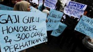 Besaran-Gaji-Kevin-Guru-Honorer-yang-Dipecat-di-Tahun-Ajaran-Baru-Merasa-Kerja-Lebih-Berat-dari-PNS.jpg
