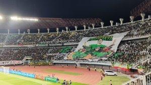 Bonek-Bonita-saat-laga-Persebaya-vs-PSS-Sleman-di-Stadion-GBT.jpg