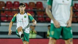 Bruno-Moreira-di-sesi-pemanasan-jelang-laga-Persita-Tangerang-vs-Persebaya-Surabaya.jpg