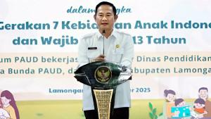 Bupati-Lamongan-Yuhronur-Efendi-membuka-seminar-parenting-ayah-bunda.jpg