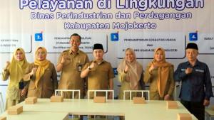 Bupati-Mojokerto-Gus-Barra-meninjau-pelatihan-digital-marketing-untuk-pelaku-IKM.jpg