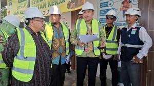 Bupati-Sidoarjo-Subandi-sidak-pembangunan-RSUD-Sidoarjo-Jatim.jpg