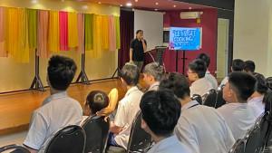 CCA-FAIR-2025-Salah-satu-booth-di-co-curricular-atau-CCA-Fair-2025-yang-d.jpg