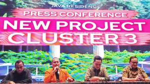 CLUSTER-3-Direktur-Java-Residence-Rachmat-Suhendra-pegang-mic-saat-menge.jpg