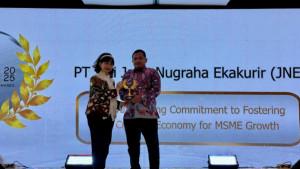 CREATIVE-AWARD-2025-Eri-Palgunadi-SVP-Marketing-Group-Head-JNE-saat-me.jpg