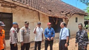 DAMPAK-GEMPA-SUMENEP-Asisten-I-Pemkab-Sumenep-Ferdiansyah-Tetrajaya-b.jpg