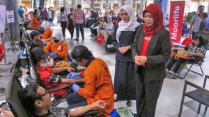 DONOR-DARAH-Nurlaila-Hidayaty-Direktur-Marketing-Moorlife-Indonesia-di-Surab.jpg
