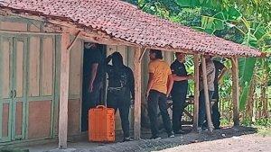 Densus-88-saat-menggeledah-rumah-terduga-teroris-di-Ngawi.jpg