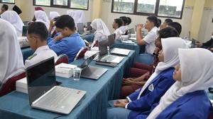 Dispendik-Jatim-Perkuat-Literasi-Digital-Para-Pelajar-Lewat-Pelatihan-Koding-dan-Pemanfaatan-AI.jpg